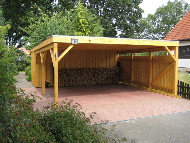 Funktionelles Doppelcarport mit Geräteschuppen